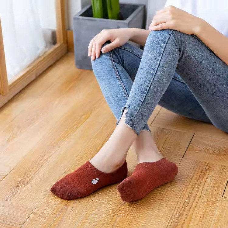 جوراب کالج کبریتی گلدوزی شده
